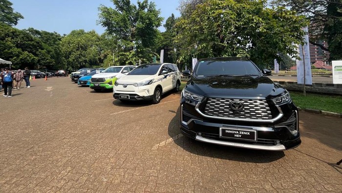 Seminar nasional dalam rangka 100 tahun industri otomotif Indonesia mewujudkan Indonesia Net Zero Emission 2060