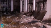 Presiden Volodymyr Zelenskiy mengecam serangan terhadap gedung Derzhprom (Industri Negara) di Kharkiv, salah satu contoh paling mencolok dari arsitektur konstruktivisme era Soviet dan dijuluki sebagai gedung pencakar langit pertama Uni Soviet. Kharkiv Regional Prosecutors Office via REUTERS