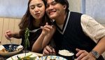 Serunya Rizky Febian dan Mahalini Saat Masak dan Makan Bersama