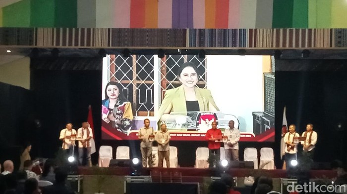 Suasana dari arena debat Pilbup Flores Timur di Larantuka, Rabu (30/10/2024).