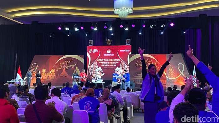 Suasana Debat Perdana Pilgub Jateng 2024, Semarang, Rabu (30/10/2024).