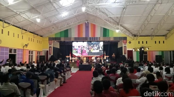 Suasana di arena debat Pilbup Flores Timur 2024 di Gedung OMK Larantuka, Rabu (30/10/2024).