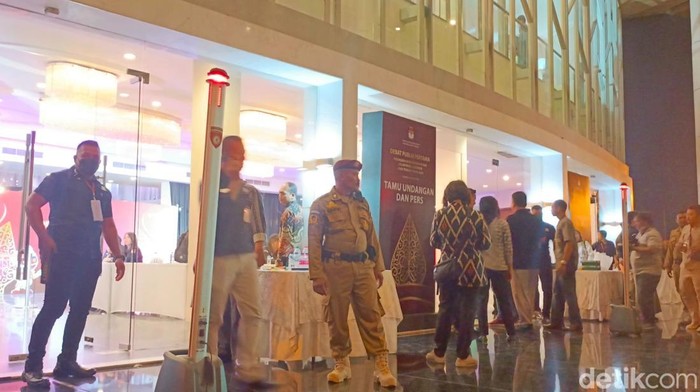 Suasana jelang debat perdana Pilgub Jateng 2024 di Kota Semarang, Rabu (30/10/2024) malam. Suasana jelang debat perdana Pilgub Jateng 2024 di Kota Semarang, Rabu (30/10/2024) malam.