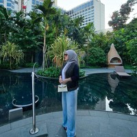 Setelah 3 bulan melahirkan berat badan Syahrini tampaknya sudah mulai kembali. Hal itu terlihat dari tubuhnya yang tetap stabil dan tak terlihat mengalami kenaikan berat badan yang signifikan. Foto: Instagram/@princessyahrini