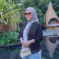 Setelah melahirkan Syahrini sendiri memang sudah terlihat aktif beraktivitas. Ia sudah beberapa kali memamerkan foto-fotonya saat jalan-jalan sambil membawa putri kecilnya. Foto: Instagram/@princessyahrini