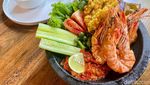 Resto Panorama Air Terjun di Depok Ini Punya Cobek Udang dan Pizza Enak