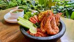 Resto Panorama Air Terjun di Depok Ini Punya Cobek Udang dan Pizza Enak