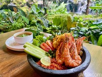 The Waterfall: Menikmati Cobek Udang dan Pizza Italia di Resto Panorama Air Terjun