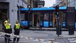 Trem di Norwegia Tergelincir Hingga Tabrak Toko