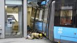 Trem di Norwegia Tergelincir Hingga Tabrak Toko