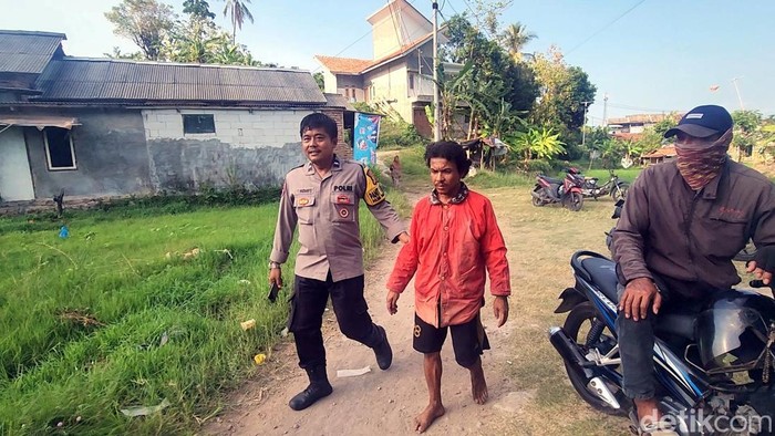 Truk Terperosok di Sukabumi, Sopir Linglung Bikin Heboh Warga