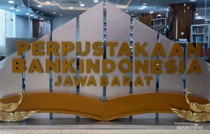 Perpustakaan Cantik di Bandung, Pemandangannya Jalur Kereta Api