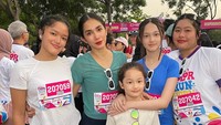 Eleanor bersama kakak-kakaknya, Amel dan Ara, juga adiknya, Sheva. (Foto: dok Instagram)