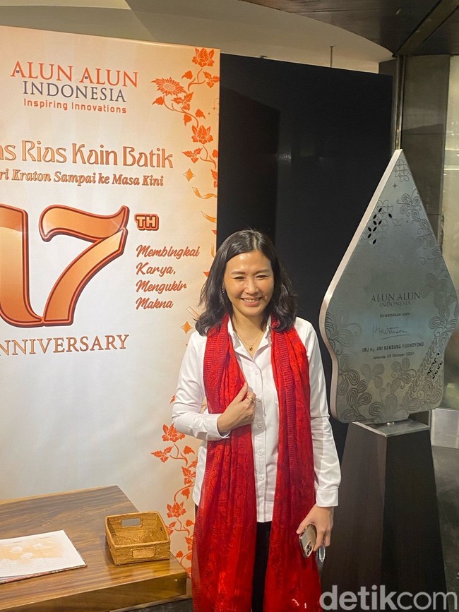 Talkshow bersama desainer Obin yang digelar dalam rangka perayaan ulang tahun ke-17 Alun Alun Indonesia di Grand Indonesia, Jakarta Pusat, baru-baru ini kedatangan tamu spesial. Muncul Veronica Tan yang baru menjabat sebagai Wakil Menteri PPPA. (Foto: Daniel Ngantung/detikcom)