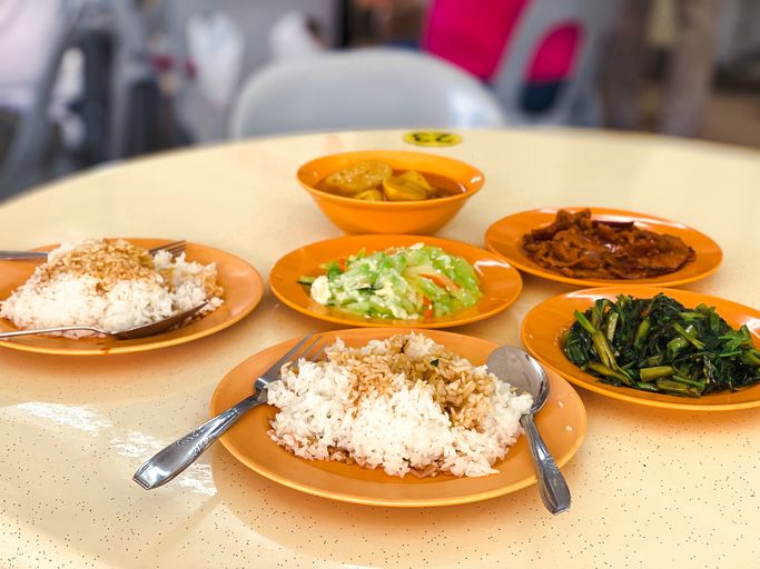 Wanita Ini Muak Gegara Pacarnya Beri Kejutan Ultah Nasi Campur