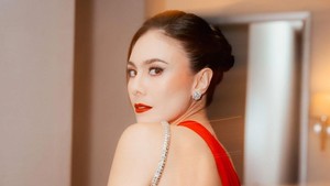 Wulan Guritno tetap menyala di usia 43 tahun. Foto: Instagram Wulan Guritno