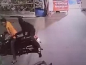2 Remaja di Makassar Ancam Pria Tak Dikenal Pakai Pisau gegara Saling Tatap