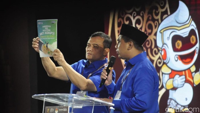 Ahmad Luthfi-Taj Yasin Debat Perdana