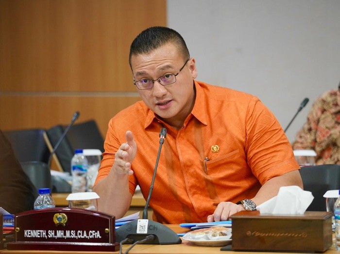 Anggota DPRD DKI Komisi C, Fraksi PDI Perjuangan Hardiyanto Kenneth Mengkritisi Capaian Kinerja Manajemen Ancol Dalam Rapat Kerja Komisi C
