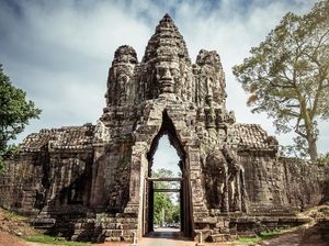 Benda Arkeolog Berharga Peninggalan Kekaisaran Khmer Ditemukan Dekat Angkor Wat