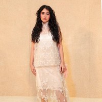 Ayushita mencuri perhatian dengan dress bersiluet boxy. (Foto: Dok. Sapto Djojokartiko)