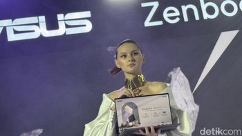 Selain itu, Zenbook S 14 OLED (UX5406) memiliki desain system-on-chip (SoC) yang memungkinkan motherboard lebih kecil hingga 27%, mendukung efisiensi pendinginan serta stabilitas performa. Dengan RAM LPDDR5X hingga 32GB dan penyimpanan SSD PCIe 4.0, laptop ini mengoptimalkan potensi AI untuk menjalankan aplikasi modern secara mulus. Zenbook S 14 OLED memastikan bahwa setiap tugas, baik kreatif maupun produktif, dapat diselesaikan dengan mudah berkat dukungan teknologi AI yang andal. Foto: Adi Fida Rahman/detikINET