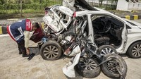 Mobil TV One mengalami kecelakaan di KM 315 Tol Batang-Pemalang pagi tadi. Kecelakaan terjadi saat mobil kru TV One melaju dari arah Jakarta menuju Semarang bertabrakan dengan mobil boks pelat AD-2987-NF.  