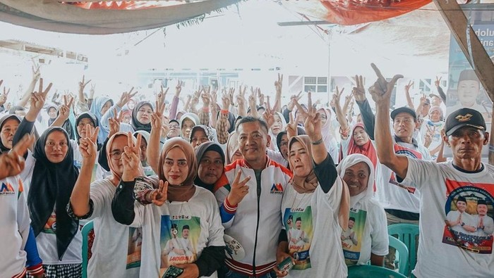 Calon Bupati Karawang nomor urut 2 Aep Syaepuloh saat sosialisasi bersama masyarakat Telukjambe Timur