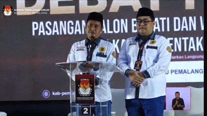 Calon bupati-wakil bupati Pemalang 2024, Mansur-Bobby di debat perdana Pilbup Pemalang 2024 di Ballroom Hotel Pemalang, Kecamatan Petarukan, Rabu (31/10/2024).