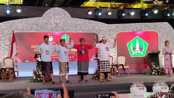 Debat terbuka Pilbup Tabanan 2024 yang diikuti kedua pasangan calon I Nyoman Mulyadi-I Nyoman Ardika dan I Komang Gede Sanjaya-I Made Dirga, Kamis (31/10/2024).  (Ahmad Firizqi Irwan)