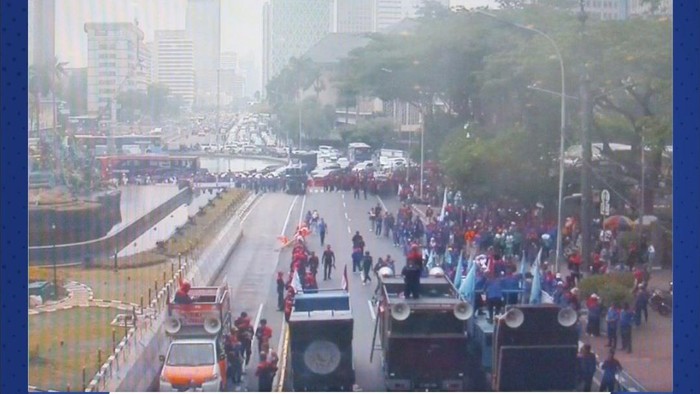 Demo buruh di sekitar Patung Kuda, Jakpus