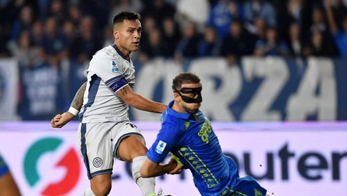 Soccer Football - Serie A - Empoli v Inter Milan - Stadio Carlo Castellani, Empoli, Italy - October 30, 2024  Inter Milans Lautaro Martinez scores their third goal REUTERS/Jennifer Lorenzini