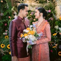 Kabar bahagia datang dari aktris dan penyanyi Febby Rastanty. Bintang film Seni Memahami Kekasih ini akhirnya dilamar.  (Foto: Instagram/@febbyrastanty