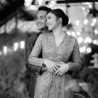 Lewat unggahan tersebut, Febby dan Drajat Djumantar memamerkan kemesraan sambil merangkul satu sama lain. (Foto: Instagram/@febbyrastanty)