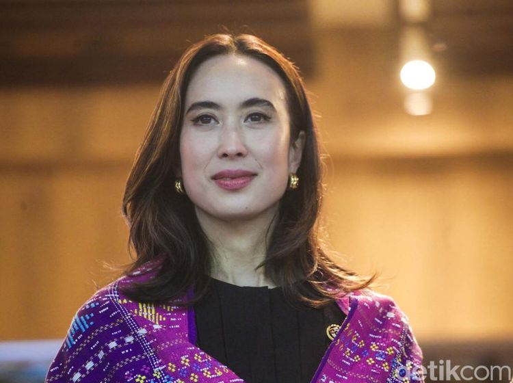 Gaya Menpar Widi Wardhana Jumpa Pers Kejuaraan Jetski