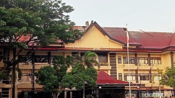 Gedung lantai 3 Polda Gorontalo yang terbakar.