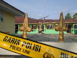 Murid SDN 2 Kujang Belajar di Rumah Usai Gedung Sekolah Terbakar