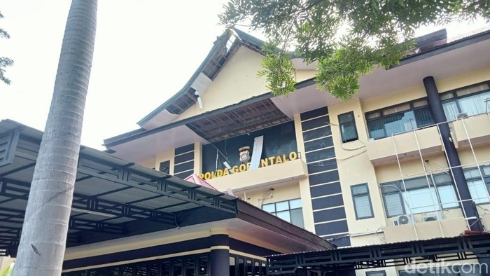 Gedung Utama Polda Gorontalo, tepatnya ruangan Biro Operasional, dilanda kebakaran.