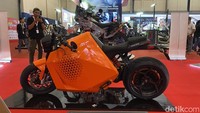 Raffi Ahmad membeli motor Rp 750 juta di ajang Indonesia Motorcycle Show (IMOS) 2024. Motor yang dibeli adalah besutan Hunter Motorcycles, namanya Davinci. Foto: Ridwan Arifin