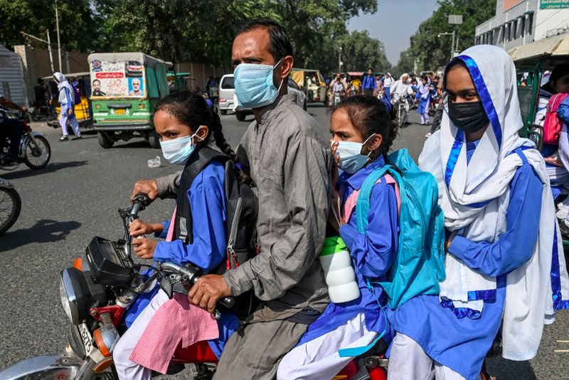 Ibu kota India, Delhi, diselimuti kabut asap beberapa hari sebelum Diwali dan berada di zona 'sangat tidak sehat'.