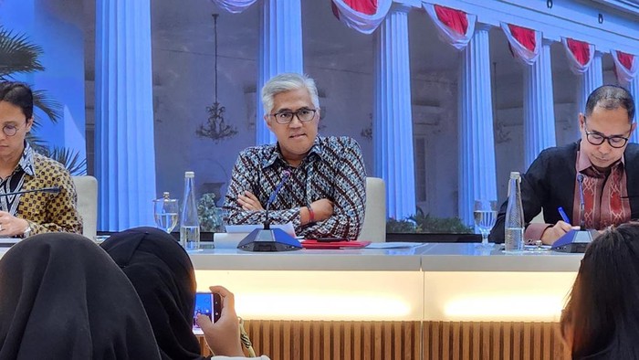 Juru Bicara Kemlu, Roy Soemirat