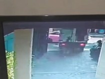 Sedan Pink Diduga Dikendarai Koboi Banyuwangi Terekam CCTV