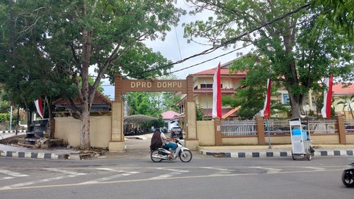 Kantor DPRD Dompu, NTB. (Faruk/detikBali)