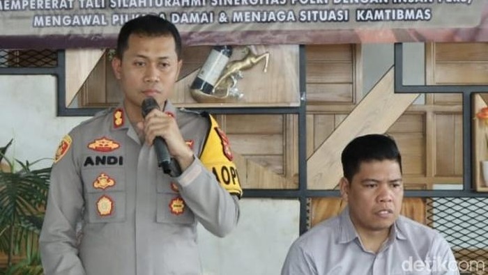 Kapolres Mura, AKBP Andi Supriadi dan Komisioner KPU Mura Bidang Divisi Hukum dan Pengawasan, Hengki Tornando