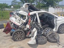 Ngerinya Kondisi Avanza Mobil TV One usai Dihantam Truk: Baris Kedua-Ketiga Terlipat!