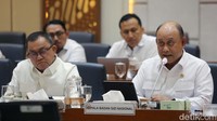 Kepala Badan Gizi Nasional Dadan Hindayana saat rapat kerja dengan Komisi IX DPR di Gedung Parlemen, Jakarta, Kamis (31/10/2024).  
