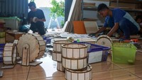 Kerajinan dengan beragam bentuk tersebut dijual dengan harga Rp 50 ribu-Rp350 ribu per unit. Kerajinan itu juga telah diekspor ke Singapura, Malaysia, dan Thailand melalui pemasaran secara daring.