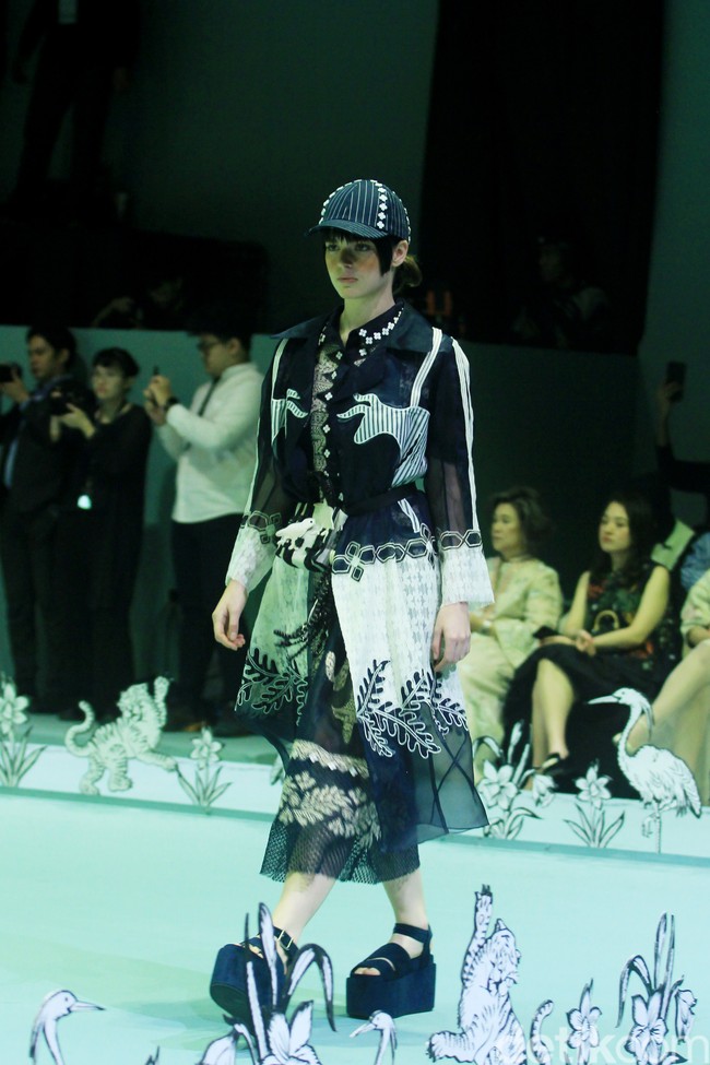 Fashion show Studio 133 Biyan Spring/Summer 2025 di Intercontinental Hotel, Pondok Indah, Senin [28/10/2024]. Menampilkan 110 busana, Biyan menceritakan tentang keseimbangan dalam kehidupan melalui koleksi terbarunya ini. Foto: Mohammad Abduh/detikcom.