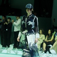 Fashion show Studio 133 Biyan Spring/Summer 2025 di Intercontinental Hotel, Pondok Indah, Senin [28/10/2024]. Menampilkan 110 busana, Biyan menceritakan tentang keseimbangan dalam kehidupan melalui koleksi terbarunya ini. Foto: Mohammad Abduh/detikcom.