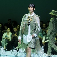 Fashion show Studio 133 Biyan Spring/Summer 2025 di Intercontinental Hotel, Pondok Indah, Senin [28/10/2024]. Menampilkan 110 busana, Biyan menceritakan tentang keseimbangan dalam kehidupan melalui koleksi terbarunya ini. Foto: Mohammad Abduh/detikcom.